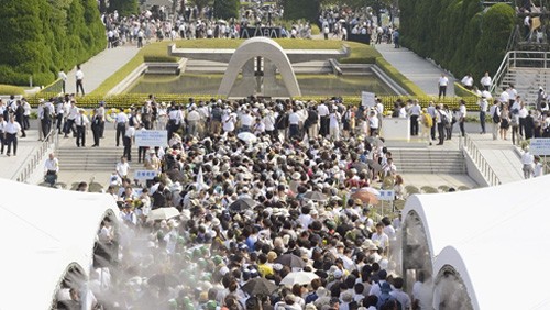 Japan commemorates Hiroshima bombing - ảnh 1